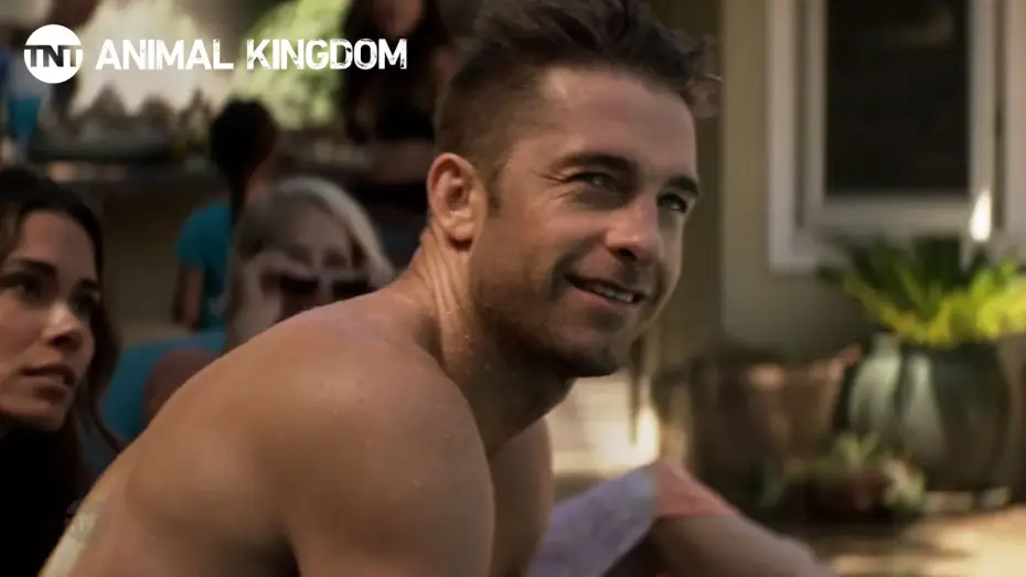 Видео к сериалу Królestwo zwierząt — Animal Kingdom: Pool Party - Season 1, Ep. 1 [CLIP #2] | TNT