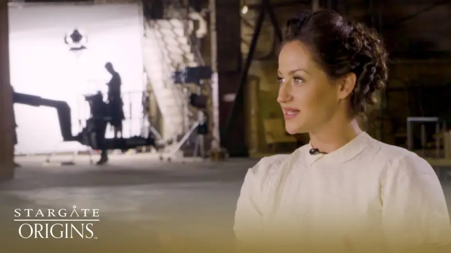 Видео к сериалу Gwiezdne Wrota: Początek — Kelly Vint Castro On Playing Young Catherine Langford | STARGATE: Origins
