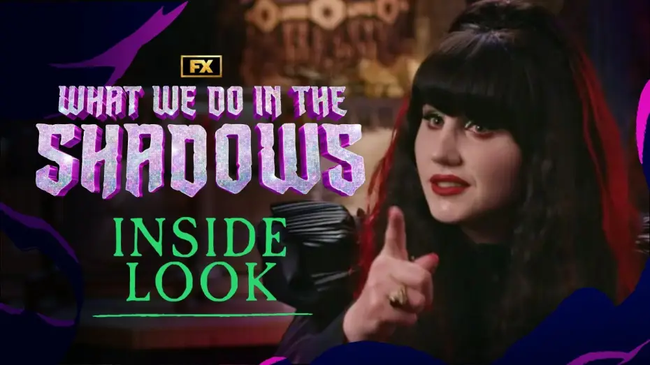 Wideo do serialu Co robimy w ukryciu — Inside Look: Set Tour with Harvey Guillén, Natasia Demetriou & Crew