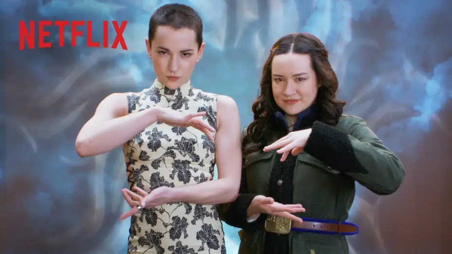 Wideo do serialu Cień i kość — Jessie Mei Li & Anna Leong Brophy Surprise a Shadow and Bone Cosplayer