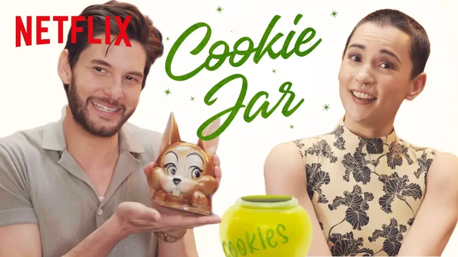 Wideo do serialu Cień i kość — Jessie Mei Li and Ben Barnes Answer To A Nosy Cookie Jar