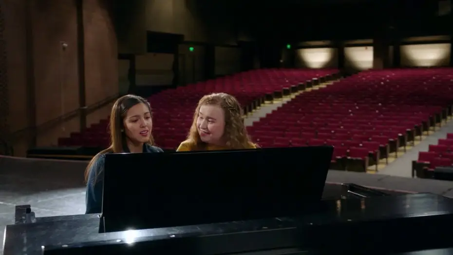 Видео к сериалу High School Musical: Serial — High School Musical : La Comédie Musicale, La Série - Bande Annonce [VF]