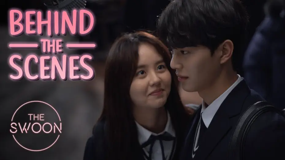 Wideo do serialu Love Alarm — [Behind the Scenes]Kim So-hyun and Song Kang prepare for their first kiss scene |Love Alarm[ENG SUB]