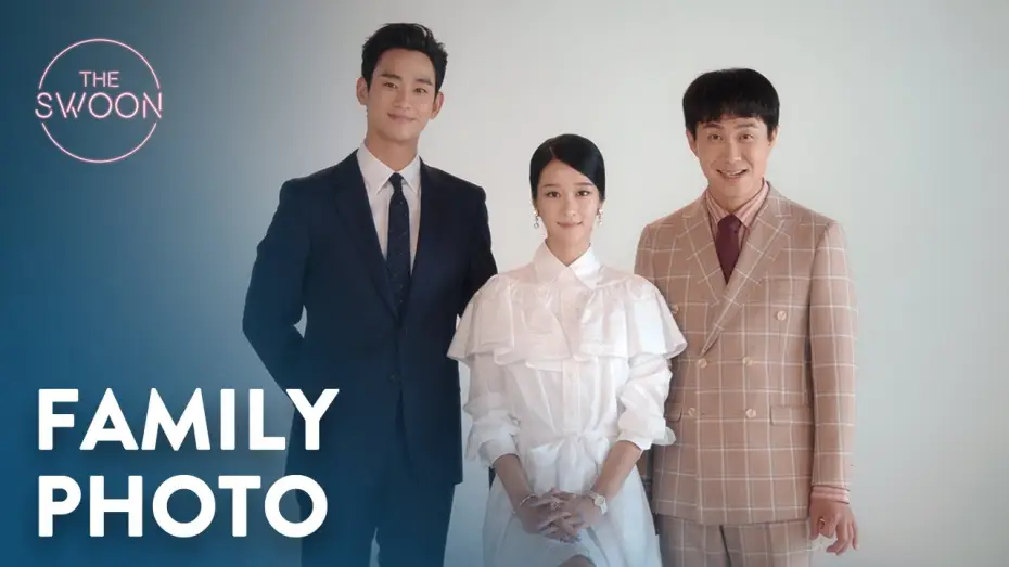Видео к сериалу It's Okay to Not Be Okay — Kim Soo-hyun, Seo Yea-ji & Oh Jung-se take a family photo | It’s Okay to Not Be Okay Ep 12 [ENG SUB]