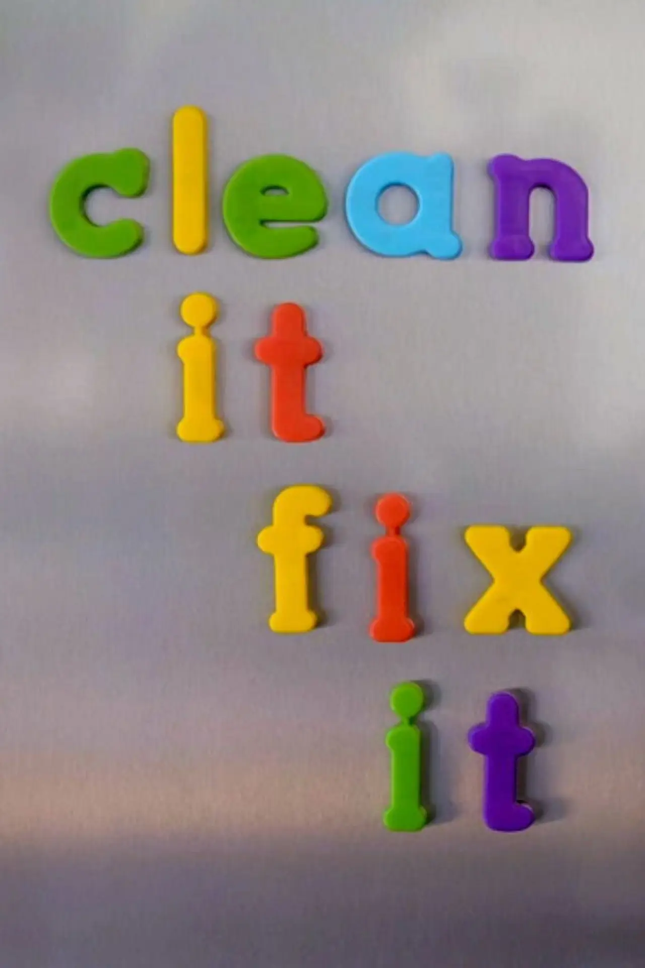 Plakat serialu "Clean It, Fix It"