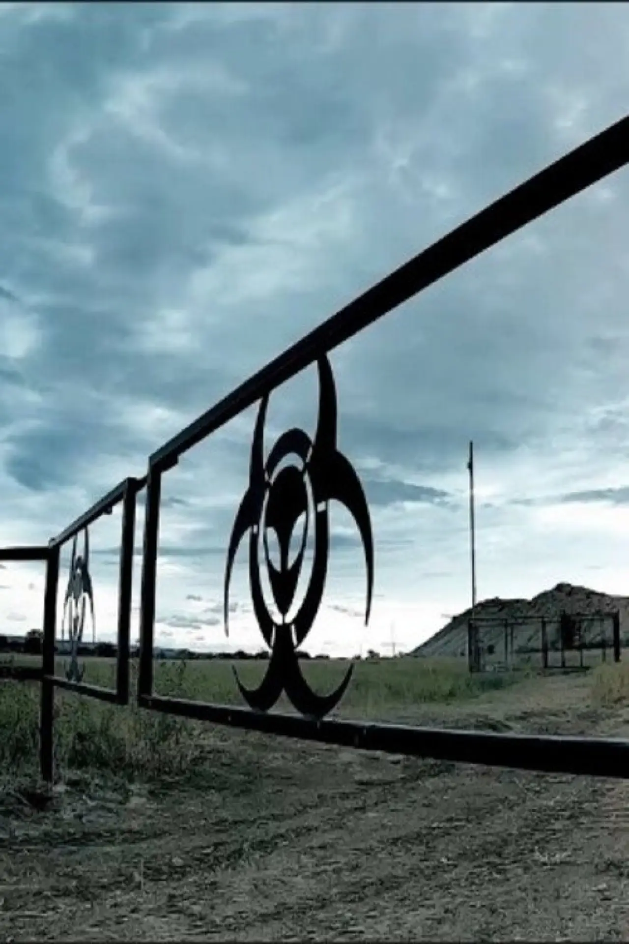 Plakat serialu "The Secret of Skinwalker Ranch: Behind the Gates"