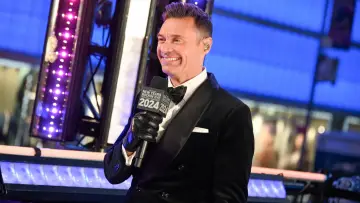 Zasłona do serialu "Dick Clark