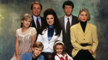 Zasłona к сериалу "Pomoc domowa" #1256536