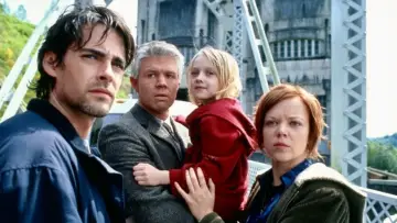 Zasłona к сериалу "Wybrańcy obcych" #1438154