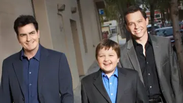 Zasłona к сериалу "Dwóch i pół" #1249491