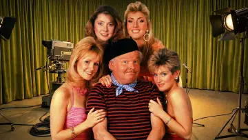 Zasłona do serialu "Benny Hill" #1428437