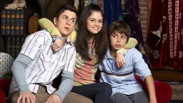Zasłona к сериалу "Czarodzieje z Waverly Place" #1340372