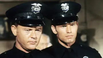 Zasłona к сериалу "Adam-12" #1301144