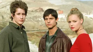 Zasłona к сериалу "Roswell: W kręgu tajemnic" #1370649