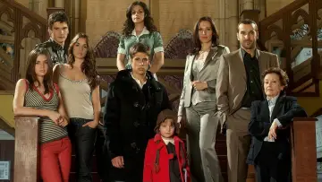 Zasłona к сериалу "El internado" #1395618