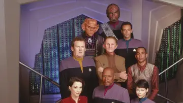 Zasłona к сериалу "Star Trek: Stacja Kosmiczna" #1286189