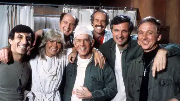Zasłona к сериалу "M*A*S*H" #1300043