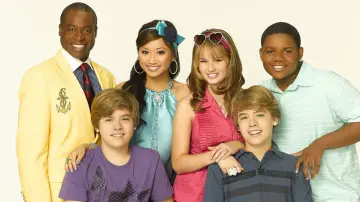 Zasłona к сериалу "Suite Life: Nie ma to jak statek" #1361311