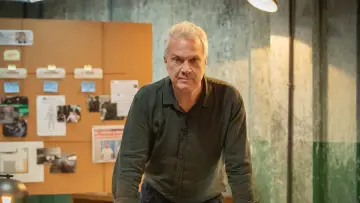 Zasłona do serialu "Linha Direta" #1593096