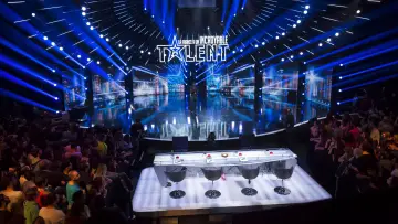 Zasłona do serialu "La France a un incroyable talent" #1783487