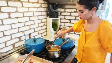 Zasłona do serialu "Selena + Chef" #1913162