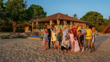 Zasłona do serialu "Walka gwiazd reality show – Rozbitek na rajskiej plaży" #1512720