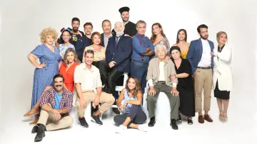 Zasłona к сериалу "Χαιρέτα μου τον Πλάτανο" #1386351