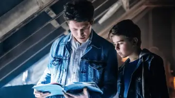 Zasłona к сериалу "Bracia Hardy" #1438447