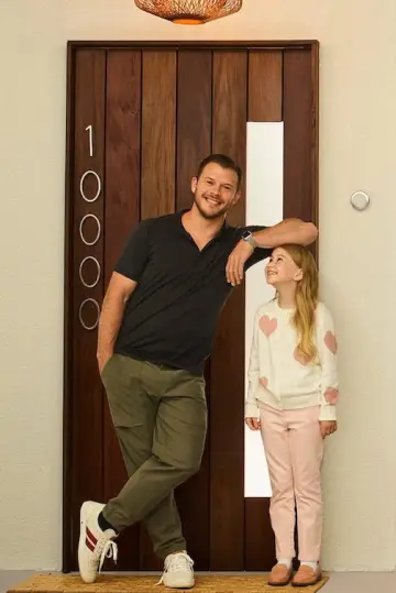 Plakat к сериалу "Home Economics" #1408031