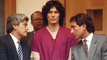 Zasłona к сериалу "Richard Ramirez: Polowanie na seryjnego mordercę" #1463413
