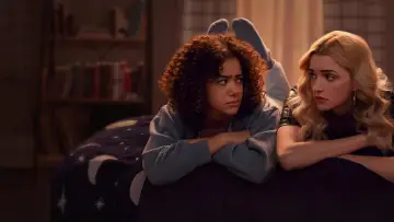 Zasłona к сериалу "Ginny & Georgia" #1347453