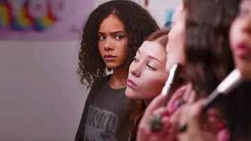 Zasłona к сериалу "Ginny & Georgia" #1347458