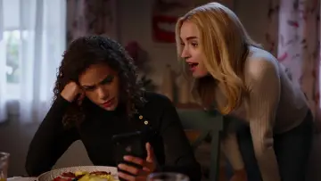 Zasłona к сериалу "Ginny & Georgia" #1347480