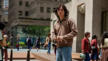 Zasłona к сериалу "W tłumie" #1387360
