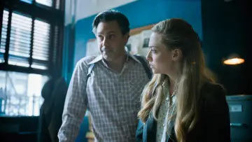 Zasłona к сериалу "W tłumie" #1387363