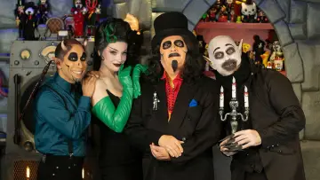 Zasłona к сериалу "Svengoolie" #1221330