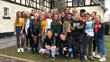 Zasłona do serialu "De Eindmusical" #1681250