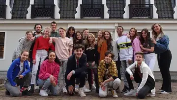 Zasłona do serialu "De Eindmusical" #1681252