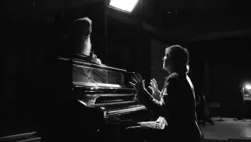 Zasłona do serialu "McCartney 3,2,1" #1744954