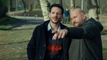 Zasłona к сериалу "Francuska pomyłka" #1442581