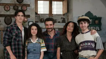 Zasłona do serialu "Storia di una famiglia perbene" #1800761