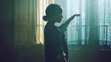 Zasłona к сериалу "W obcym ciele" #1443967