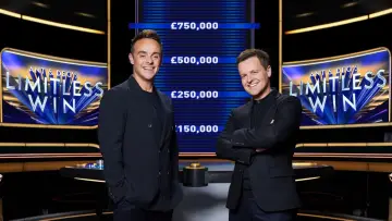 Zasłona do serialu "Ant & Dec