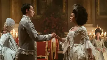Zasłona к сериалу "Królowa Charlotta: Opowieść ze świata Bridgertonów" #1406383