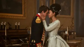 Zasłona к сериалу "Królowa Charlotta: Opowieść ze świata Bridgertonów" #1406384