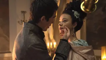 Zasłona к сериалу "Królowa Charlotta: Opowieść ze świata Bridgertonów" #1406388
