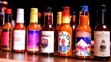 Zasłona do serialu "Hot Ones" #1798766