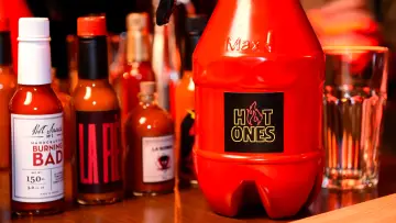Zasłona do serialu "Hot Ones" #1798767