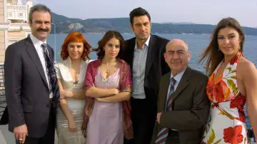 Zasłona к сериалу "Dudaktan Kalbe" #1436064