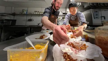 Zasłona к сериалу "Restaurants at the End of the World" #1414047